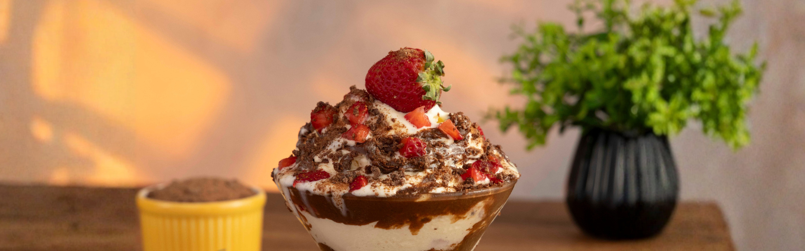 Sorvete Mix Morango Com Ovomaltine® Creme Crocante e com Flocos Crocantes
